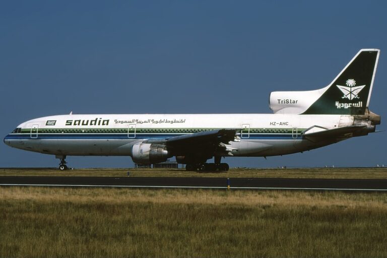 Lockheed_L-1011-200_TriStar_Saudi_Arabian_Airlines_HZ-AHC,_CDG_Paris_(Charles_de_Gaulle),_France_PP1257673378